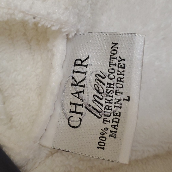 Robe. Like new. Large. Very thick and warm - Picture 2 of 2